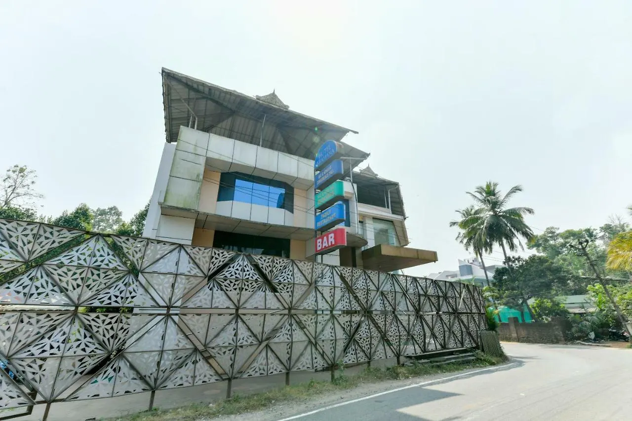 Oyo 22050 Aramana Hotel Kāladi